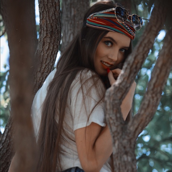 Meet your Posher, Kailee - Picture 3 of 4